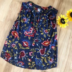 Old Navy Sleeveless Top Size M Split V Neck